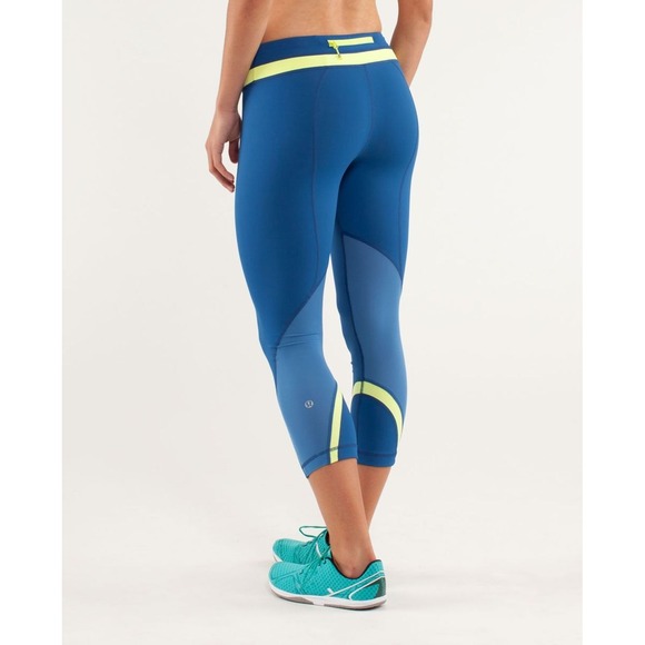 Lululemon Womens Blue Crop Capri Active Running Yoga Pants Size 4 - Picture 1 of 13